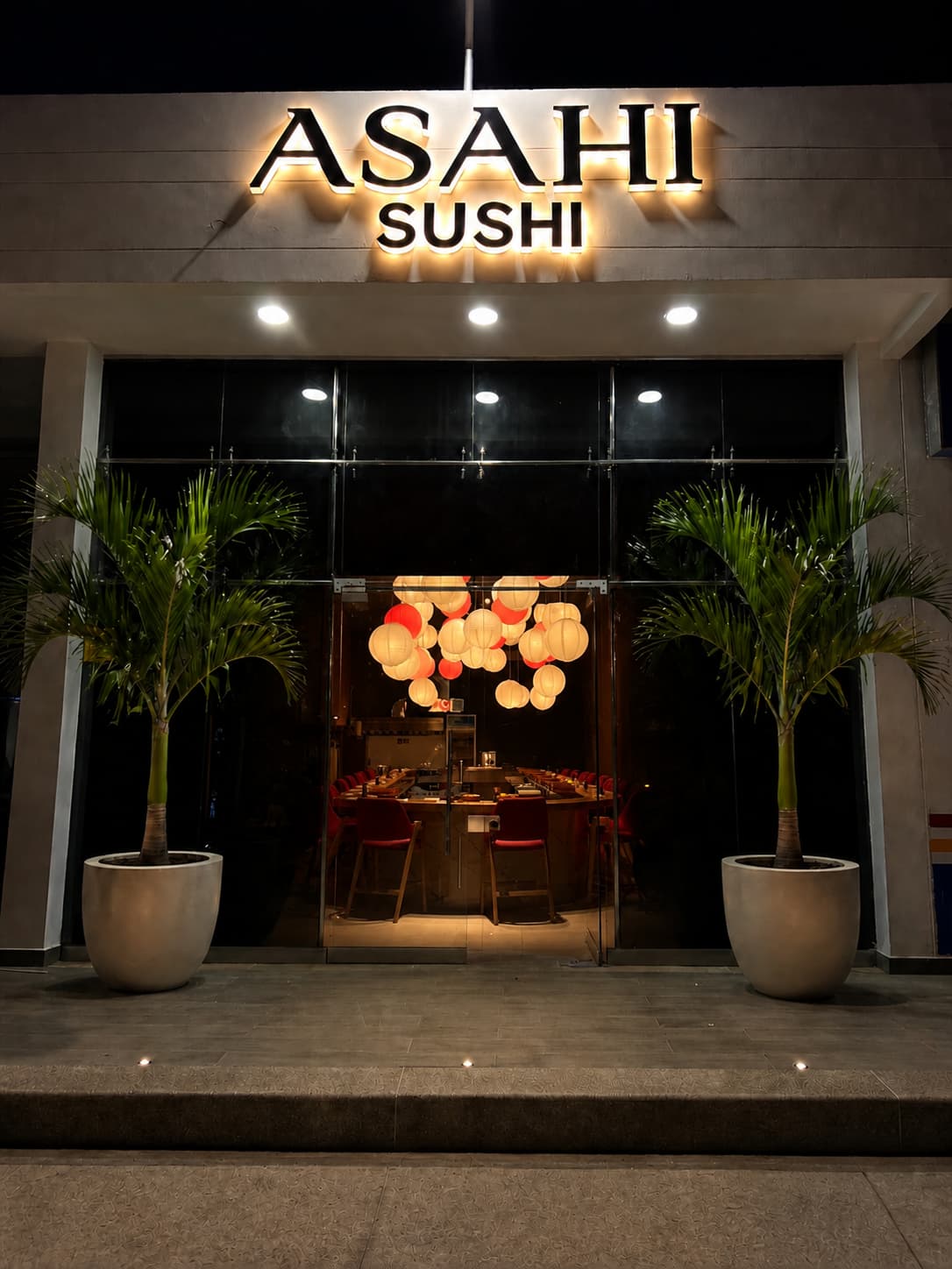 Asahi Sushi en Bucaramanga — restaurante japonés con barcos de sushi